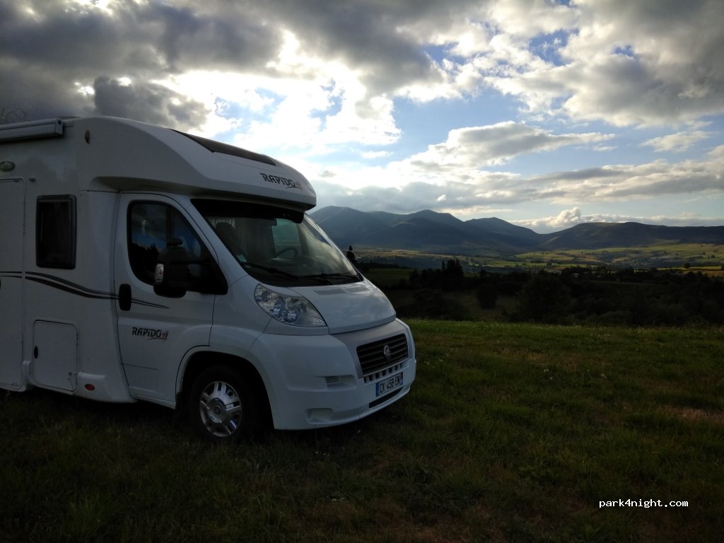 (63790) Saint-Victor-la-Rivière - D635 — foto