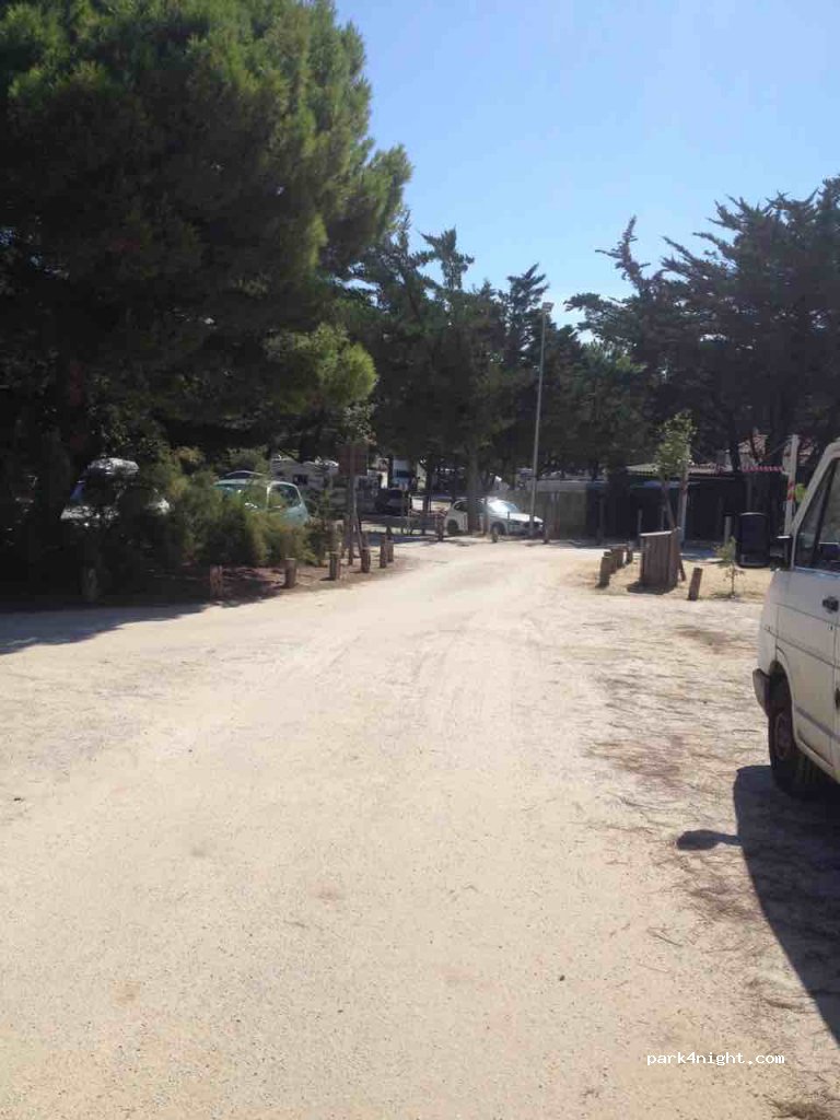 (17190) Saint-Georges-d'Oléron - Unnamed Road — foto