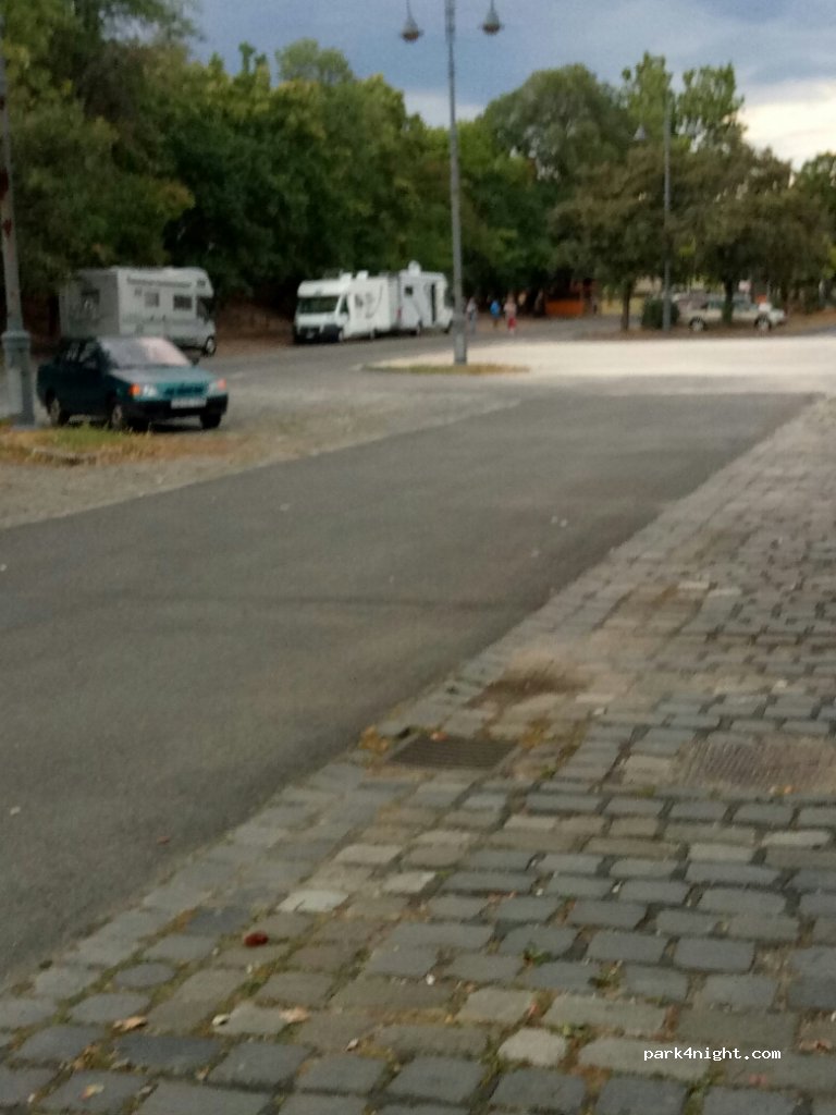 (2500) Esztergom - Iskola utca — foto