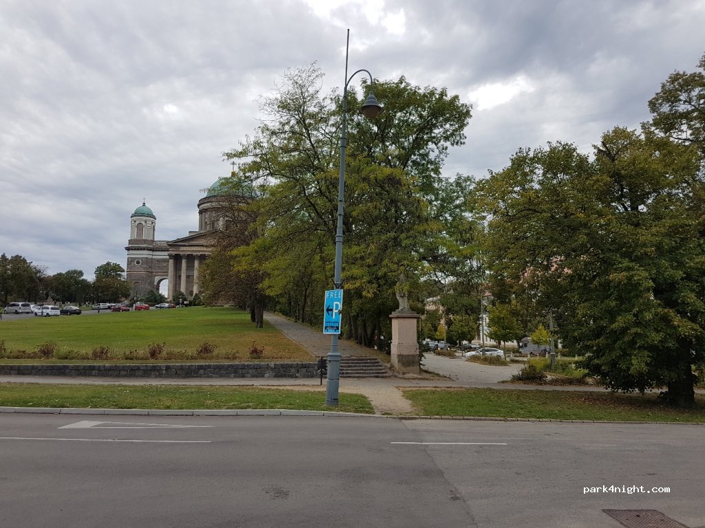 (2500) Esztergom - Iskola utca — foto 3