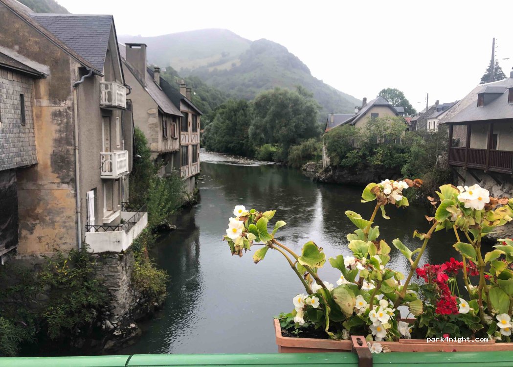 (65410) Sarrancolin - 1 Place du Vivier — foto 2