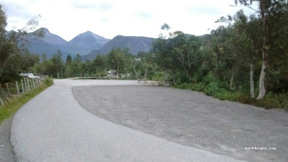 (6320) Isfjorden - Unnamed Road — foto