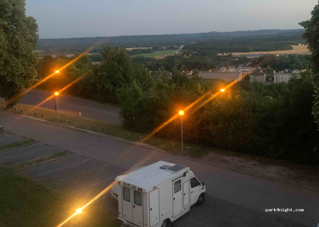 (02000) Laon - 1-9 Promenade Saint-Martin — foto 2