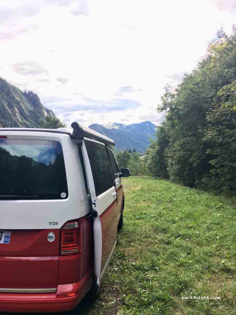 (74450) Le Grand-Bornand - 2598 Voie Communale N°1 de la Chapelle des Plans aux Troncs — foto