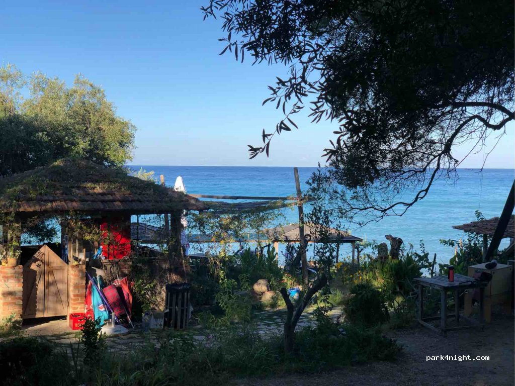 Gate to Horizon-Bio Camping Lukove. — foto