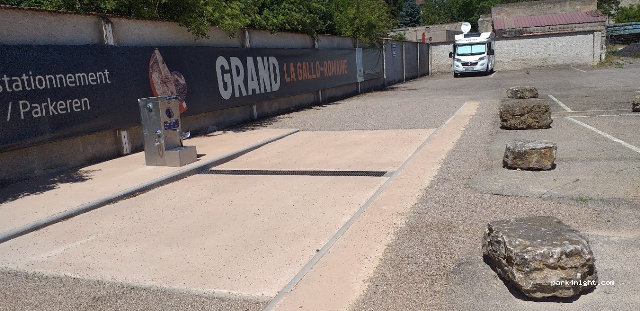(88350) Grand - 16 Rue de l'Amphithéâtre — foto 3