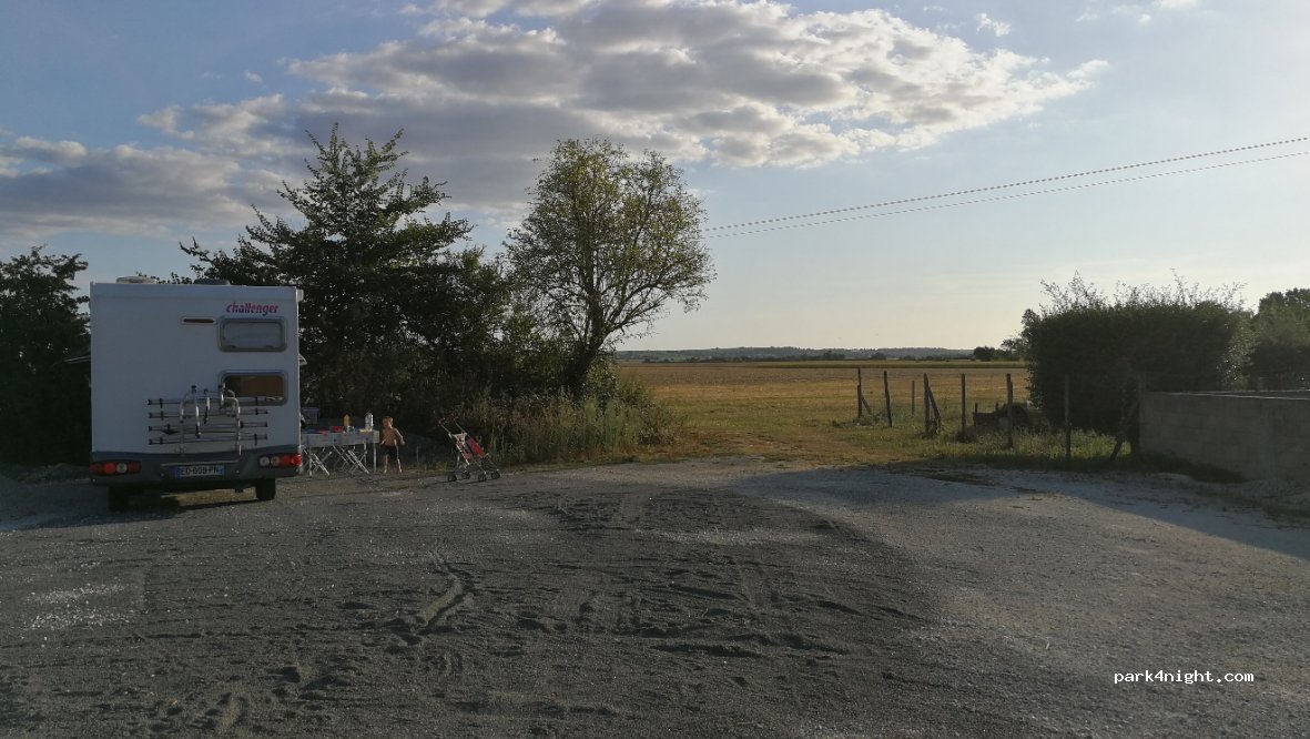 (16130) Gensac-la-Pallue - 1 Chemin du Grand Marais — foto