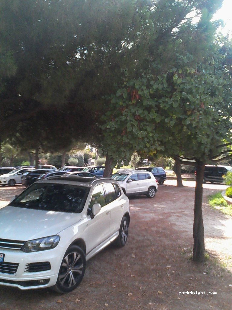 (83980) Le Lavandou - 6 Avenue Van Rysselberghe — foto 2