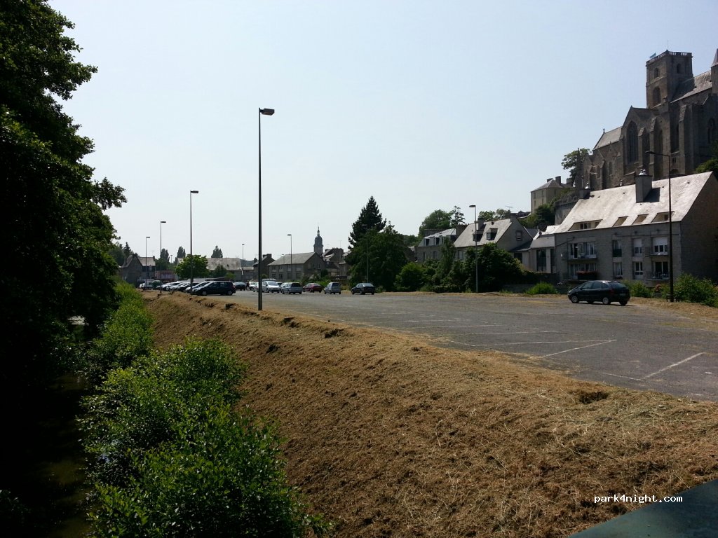 (22400) Lamballe - Place des Tanneurs — foto 2