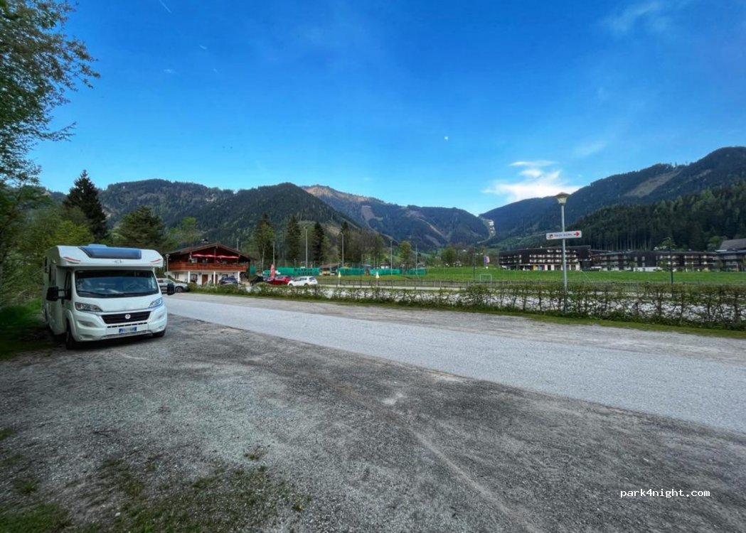 (5453) Weng - 71 Sportplatzweg — foto