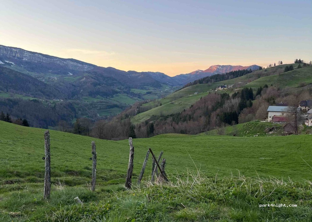 (73670) Saint-Pierre-d'Entremont - Unnamed Road — foto 4