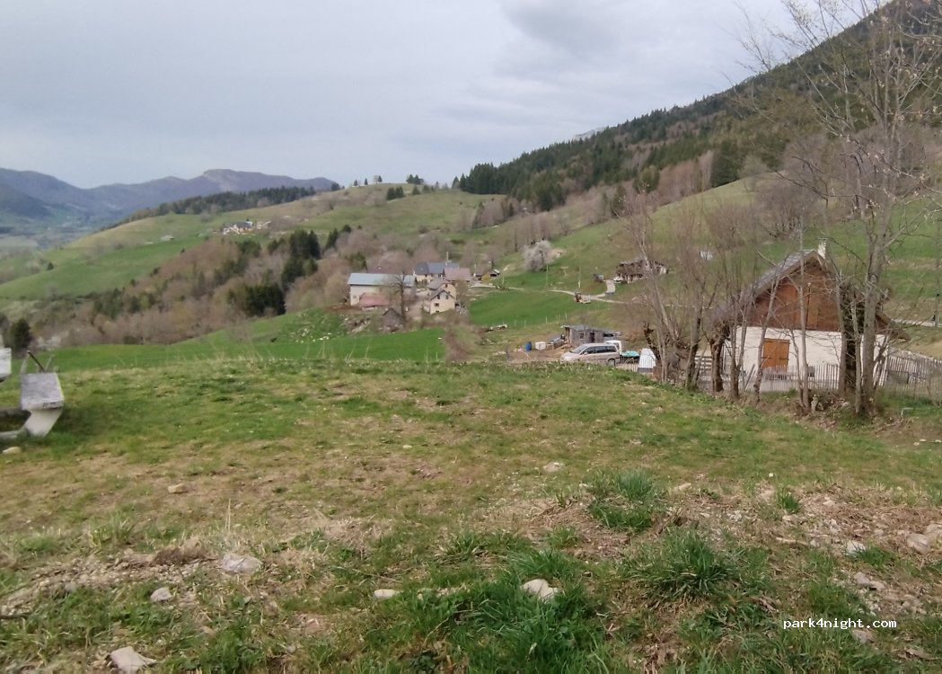 (73670) Saint-Pierre-d'Entremont - Unnamed Road — foto 5
