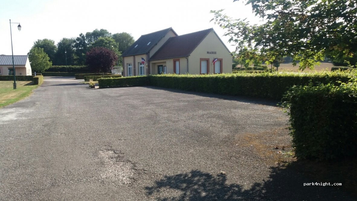 (61290) L'Hôme-Chamondot - 8 Le Bourg — foto