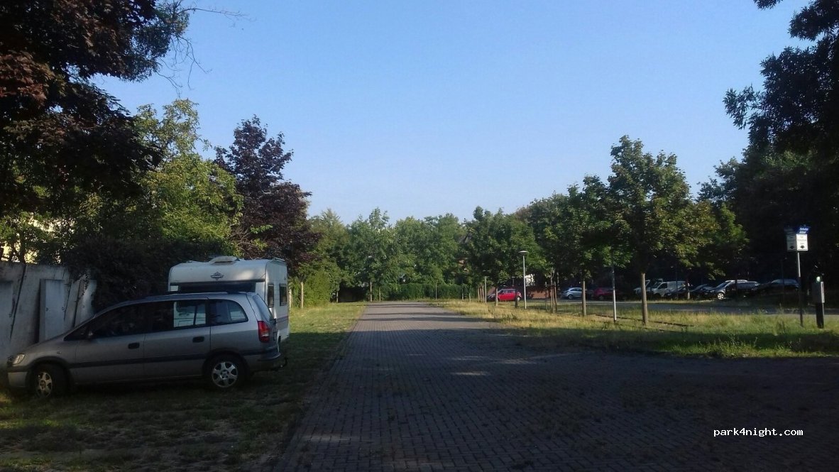 Parkplatz Gewächshäuser — foto