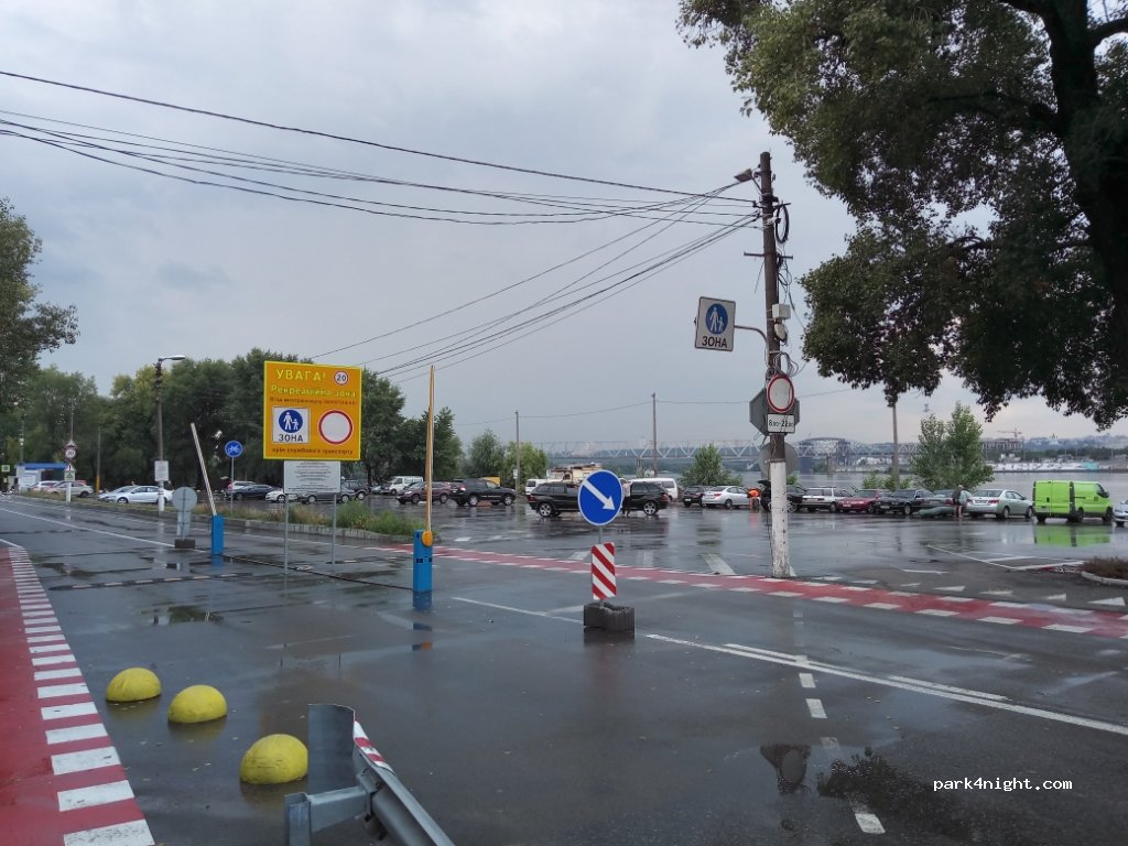 (02000) Kyiv - Vulytsya Trukhanivsʹka — foto