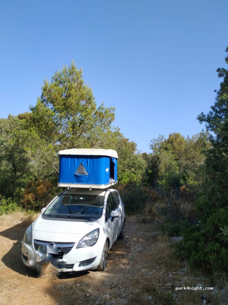 (23287) Veli Rat - Unnamed Road — foto