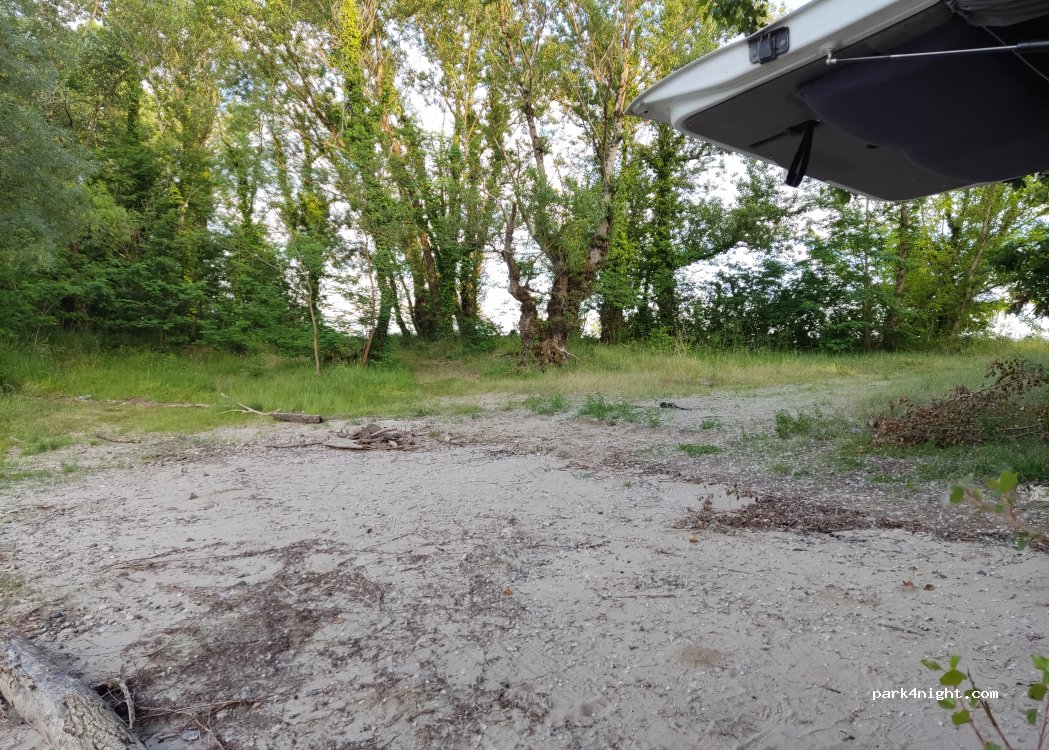 (82340) Saint-Loup - Unnamed Road — foto