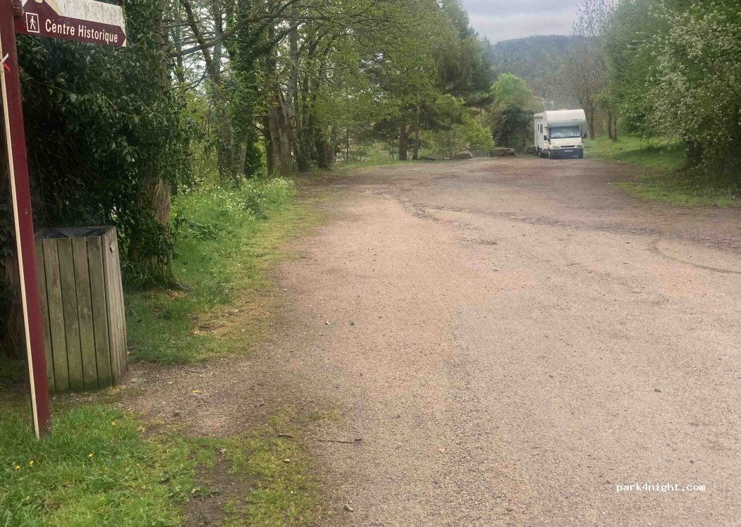 (63530) Volvic - Chemin de la Croix Ferrier — foto 2
