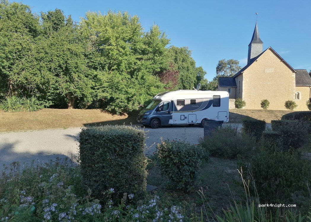 (72270) Dureil - Place Rouillon-Frin — foto 4