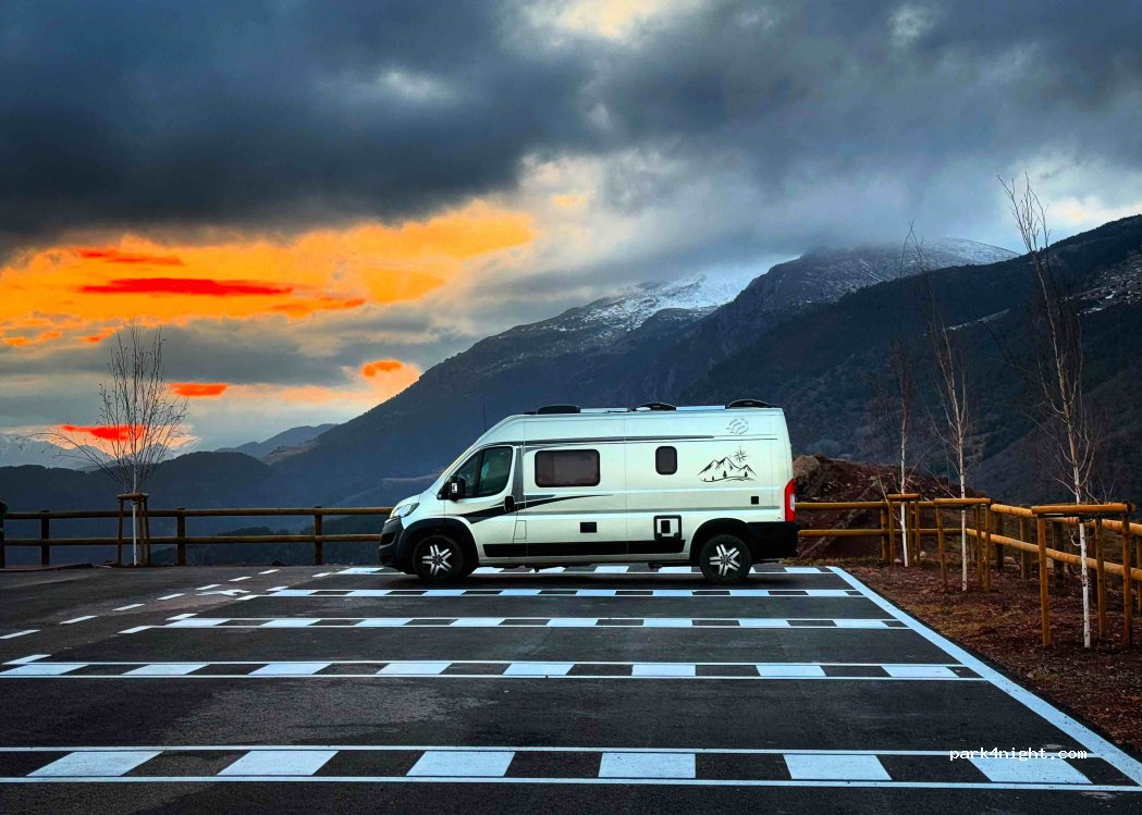 Àrea d’ autocaravanes de Castellar de n’ Hug — foto 2