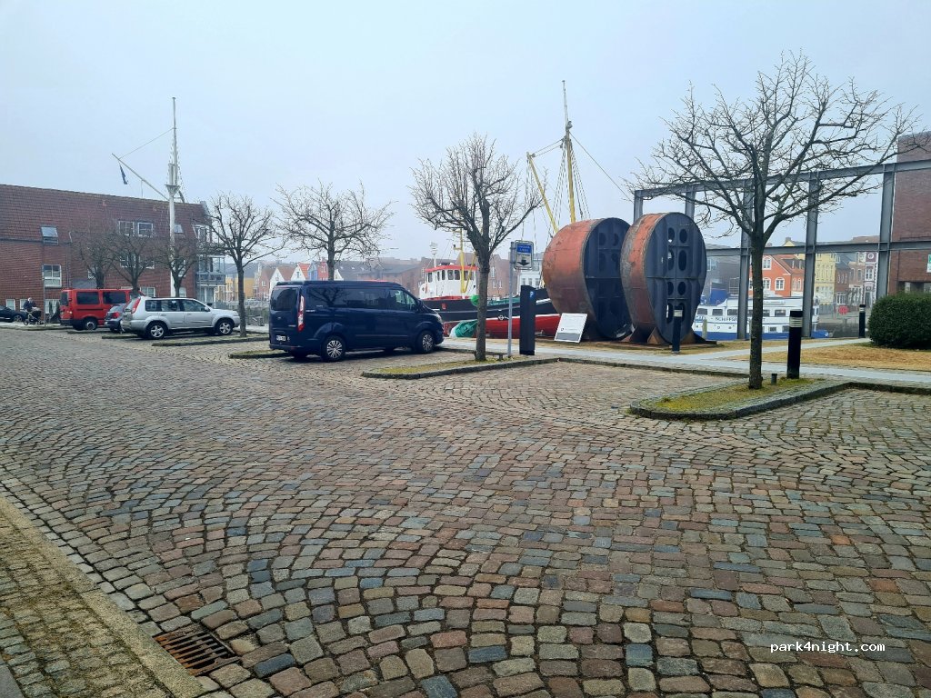 (25813) Husum - 4 Am Binnenhafen — foto 2