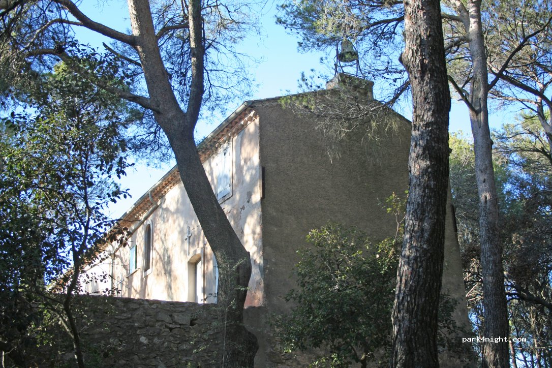 (34620) Puisserguier - parking prieure saint christophe — foto