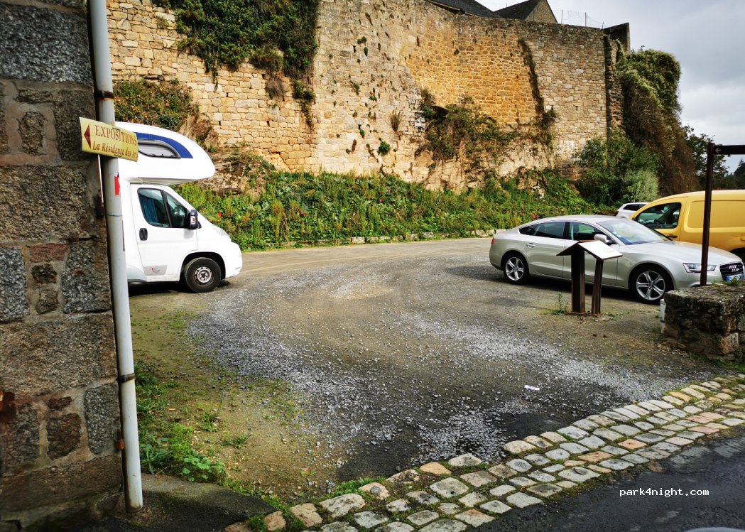 (22510) Moncontour - 6 Rue du Champ À Lavoir — foto