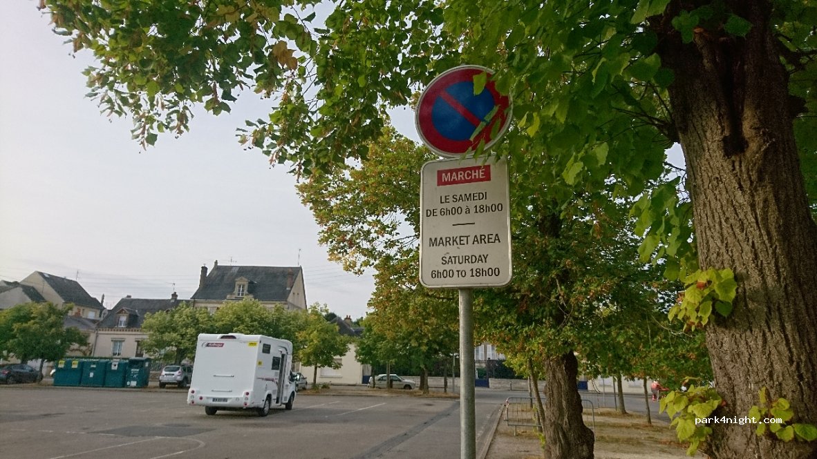 (28400) Nogent-le-Rotrou - 2 Place du 11 Août — foto