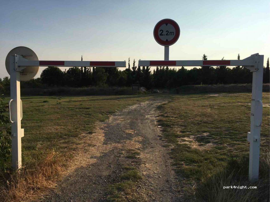 (11110) Coursan - Unnamed Road — foto