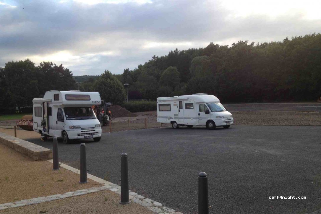 (63450) Saint-Saturnin - Place du Huit Mai — foto