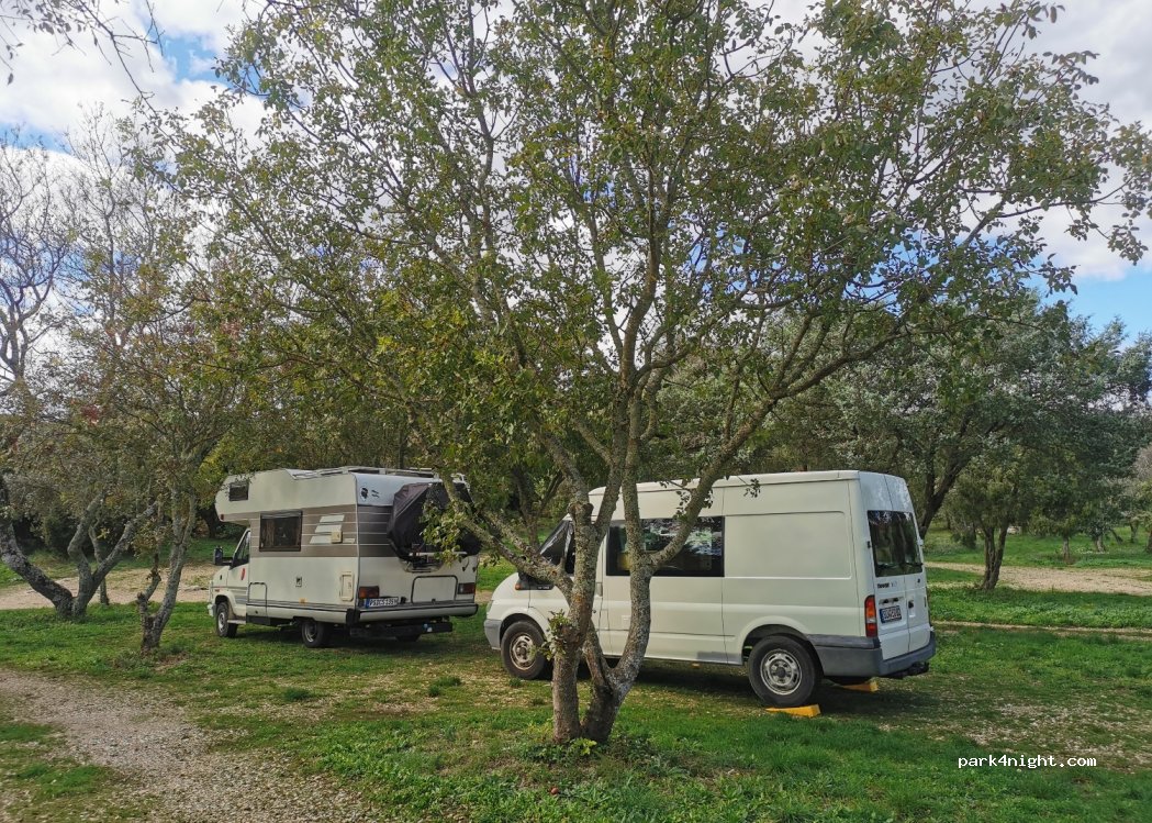 (30760) Aiguèze - Place du Portail Haut — foto 2