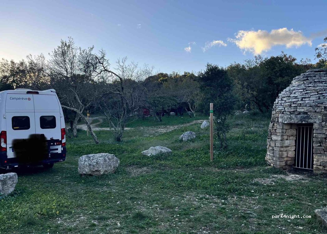 (30760) Aiguèze - Place du Portail Haut — foto 3