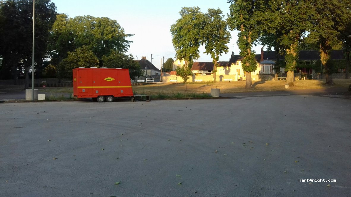 (71150) Rully - 2 Place du Champ de Foire — foto