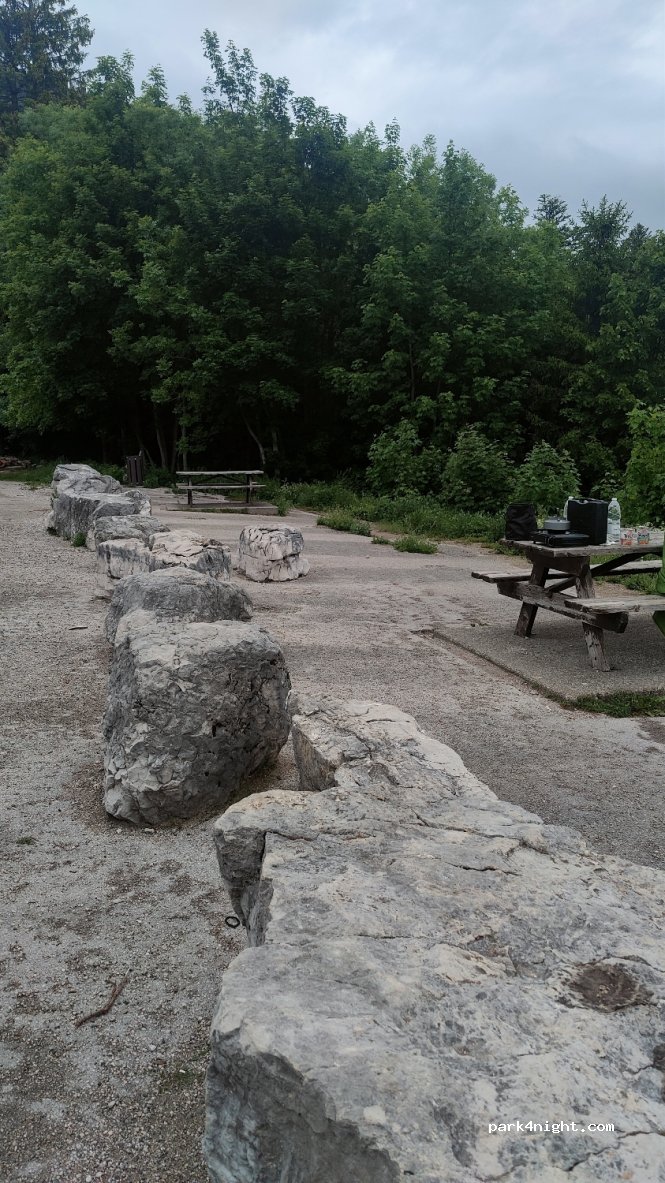 (01710) Thoiry - 1 Place du Belvedere — foto 2