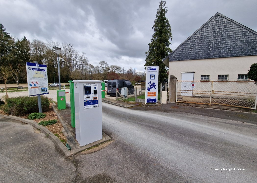 (45740) Lailly-en-Val - Place de l'Église — foto 3