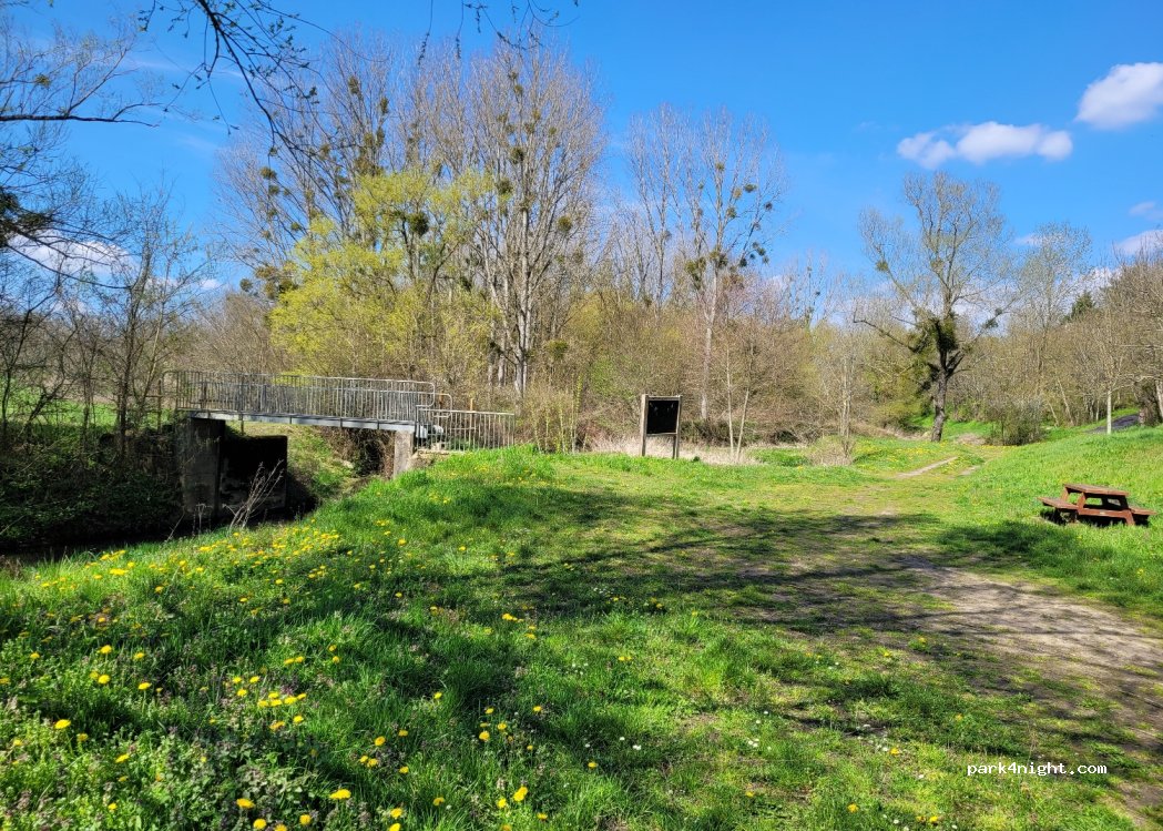 (45420) Bonny-sur-Loire - Unnamed Road — foto 3