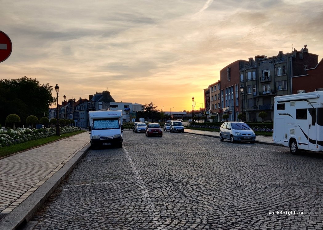 (62100) Calais - Place du Soldat Inconnu — foto 4