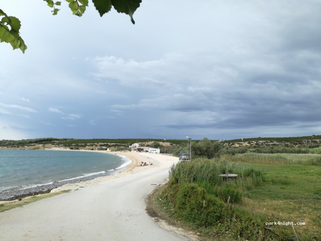 () Caska - Unnamed Road — foto