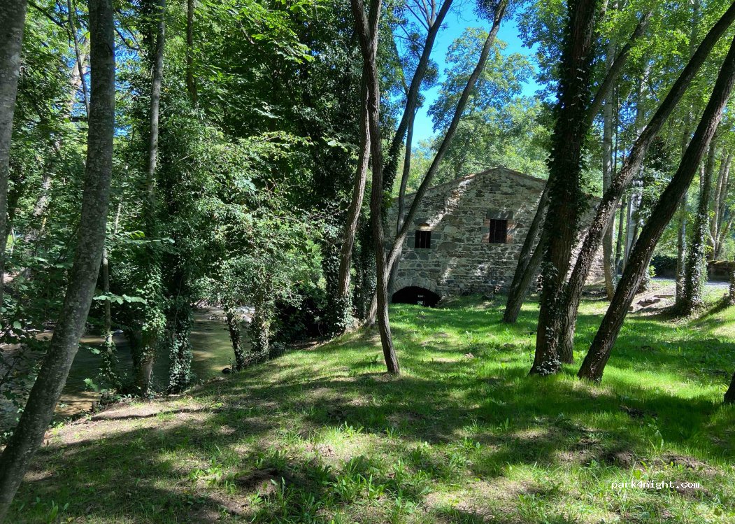 (63320) Montaigut-le-Blanc - 3 Place Amouroux — foto 2
