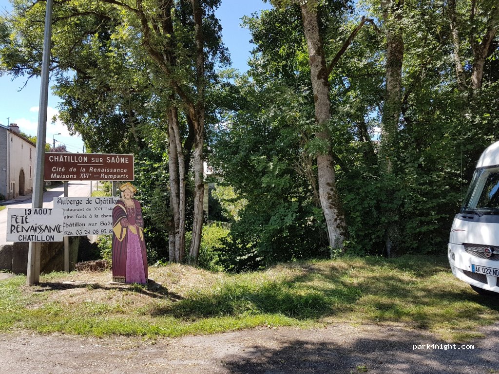 (88410) Châtillon-sur-Saône - Rue Grande Rue — foto 3