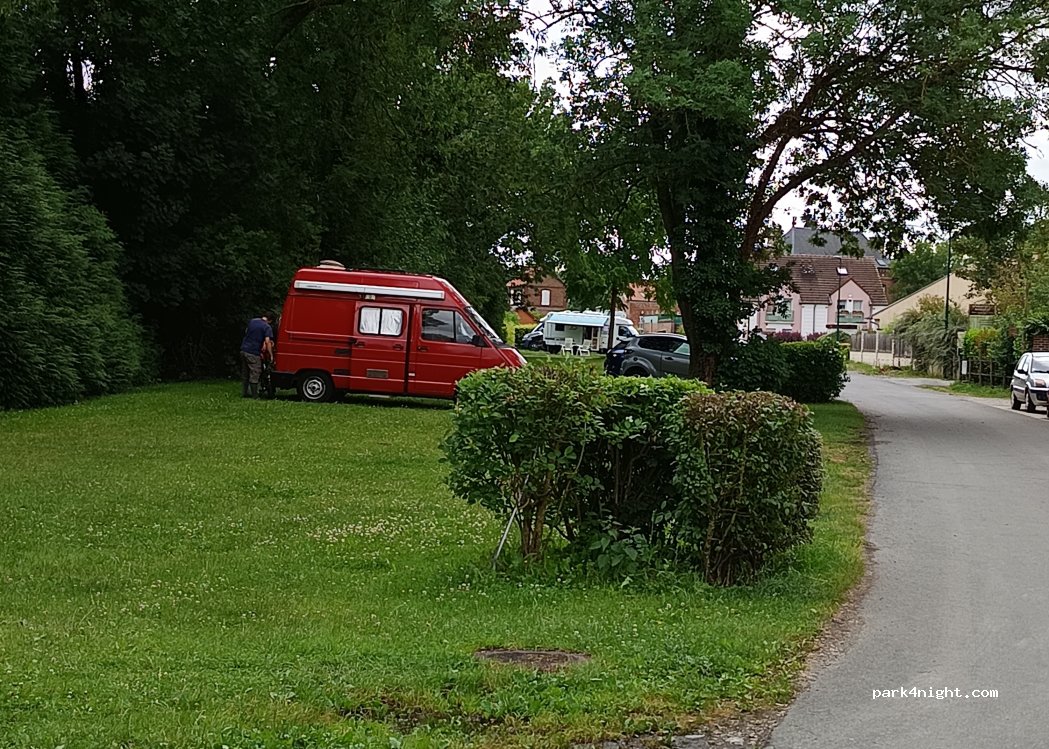 Aire de camping-car Conty — foto 4