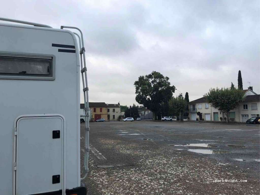 (32190) Vic-Fezensac - 15 Place Mahomme — foto