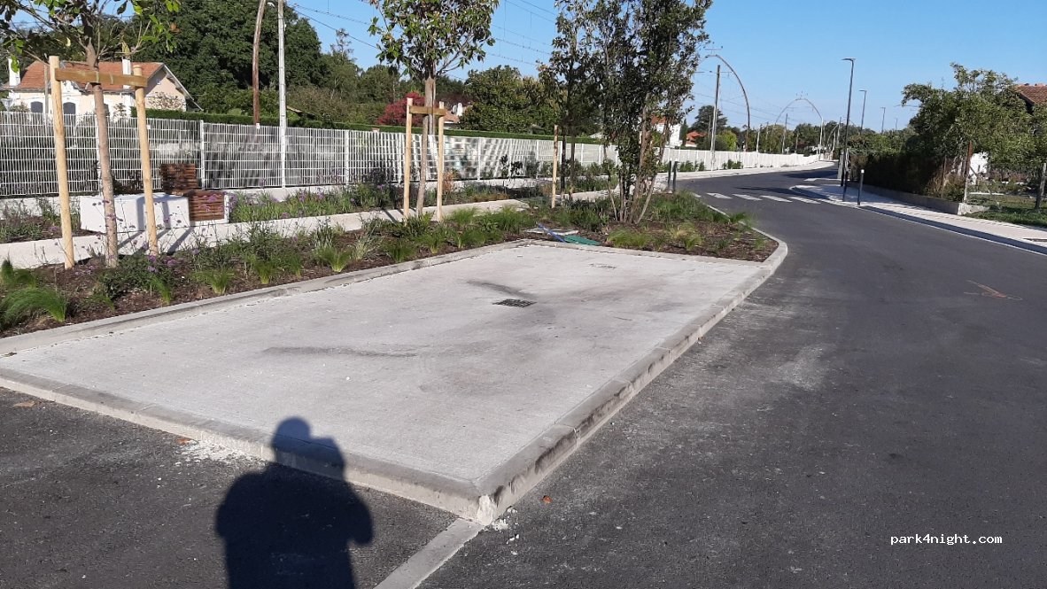 (33470) Le Teich - rue de l'industrie côté gare — foto 2