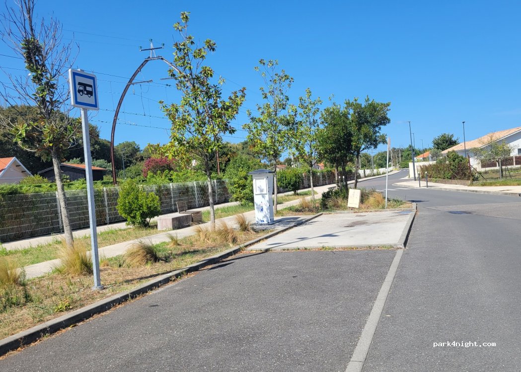 (33470) Le Teich - rue de l'industrie côté gare — foto 4