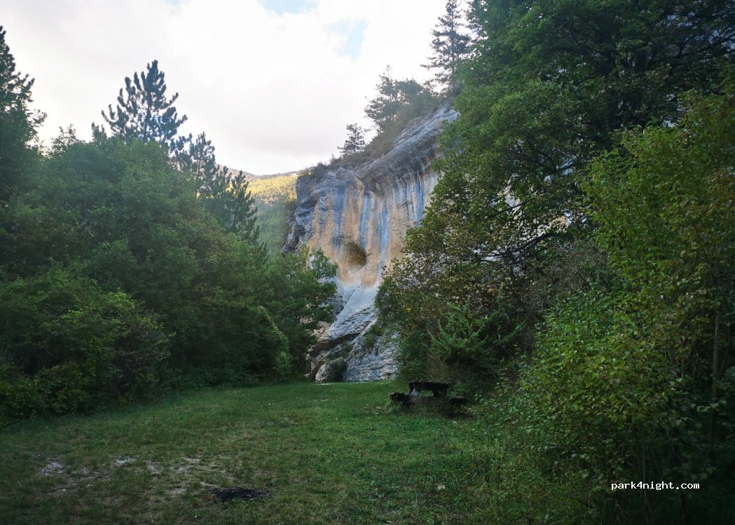 (26410) Châtillon-en-Diois - Les Beaumes et le Suel — foto 2