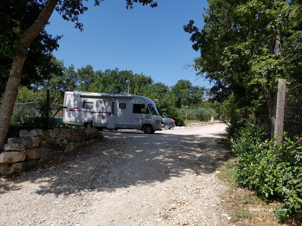 ferme auberge La PITCHOUNETTE — foto