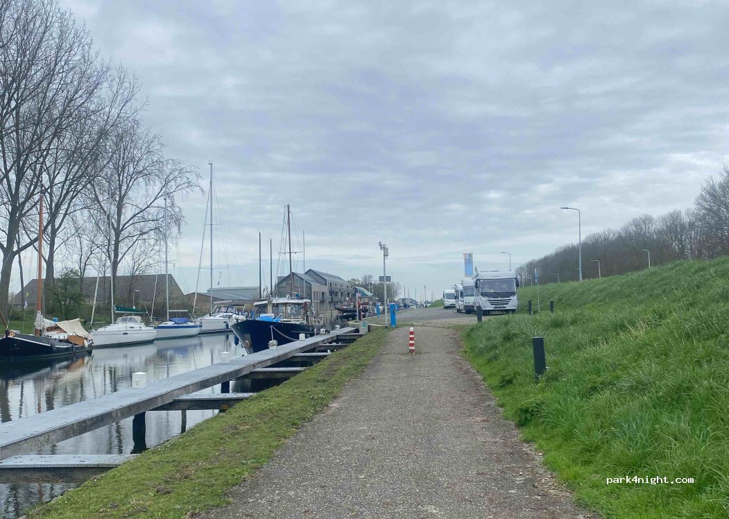 Camperplaats Jachthaven Middelharnis — foto 4