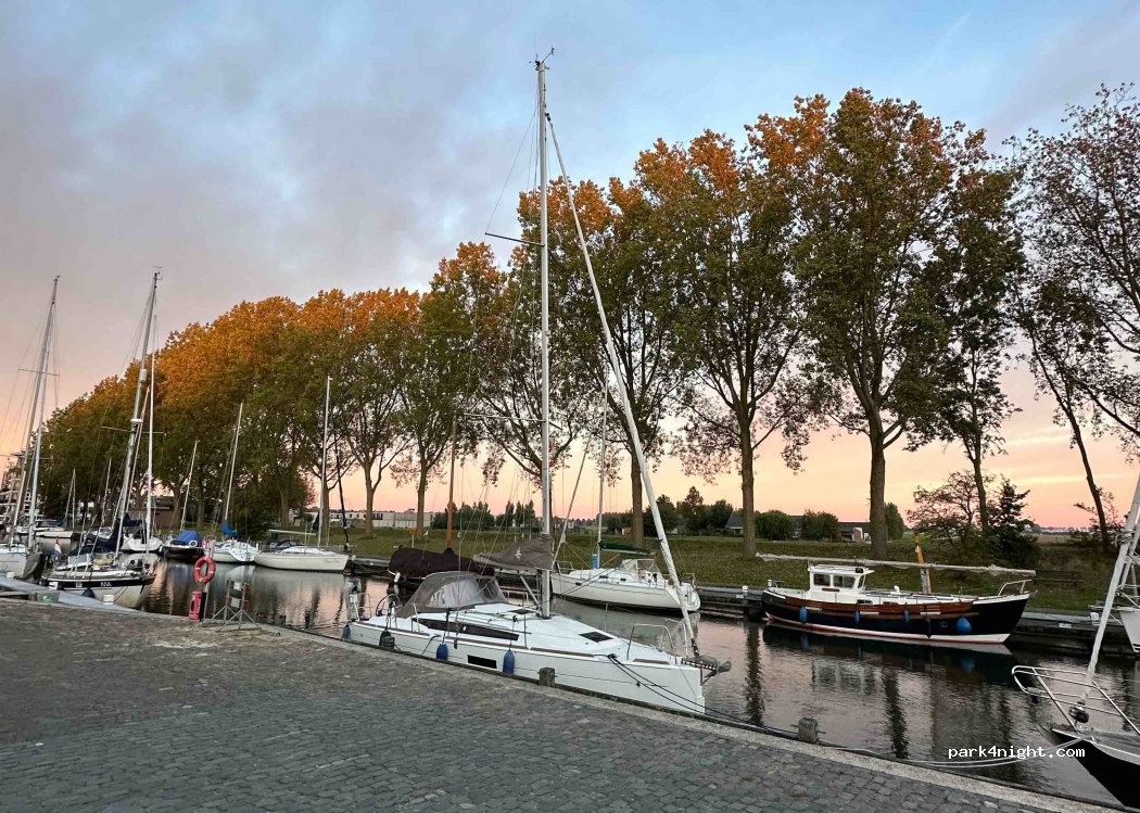 Camperplaats Jachthaven Middelharnis — foto 5