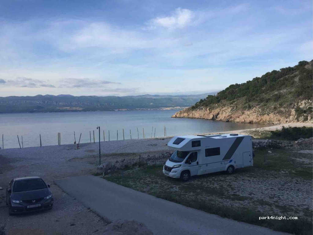 (51516) Vrbnik - Unnamed Road — foto