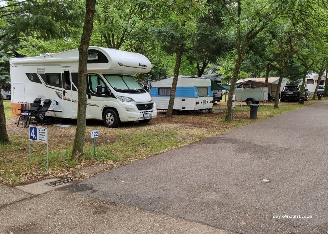 Hungarospa Thermal Camping — foto